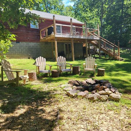 Gas Fireplace, Firepit, And Cedar Adirondack Chair Spencer Exterior foto